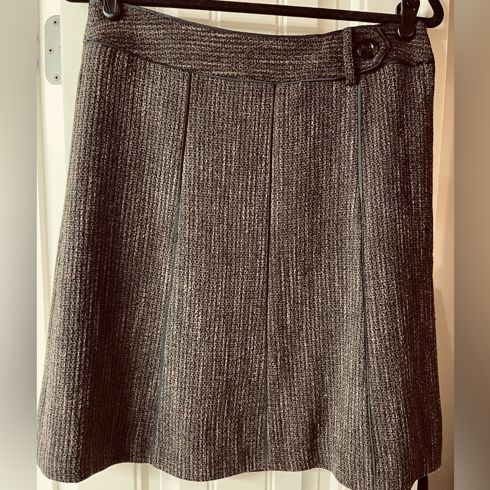 Ann Taylor A-line skirt in brown and beige. Size 6.